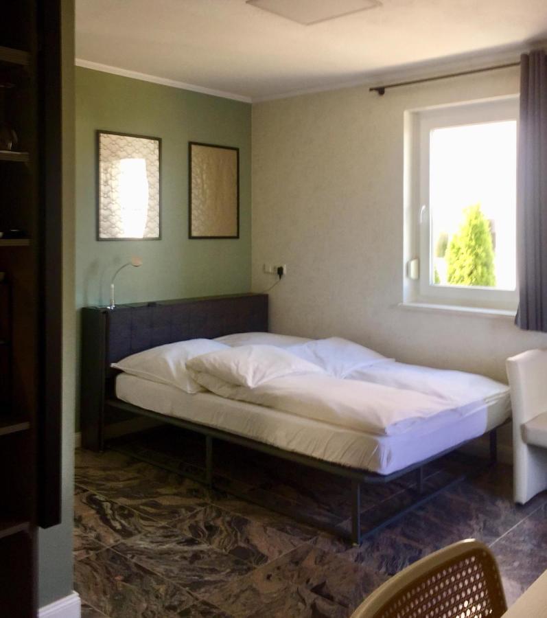 Neues Zimmerapartment Mit Bad Neckarwestheim 외부 사진
